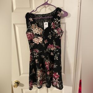 NWT semiformal floral dress size medium!